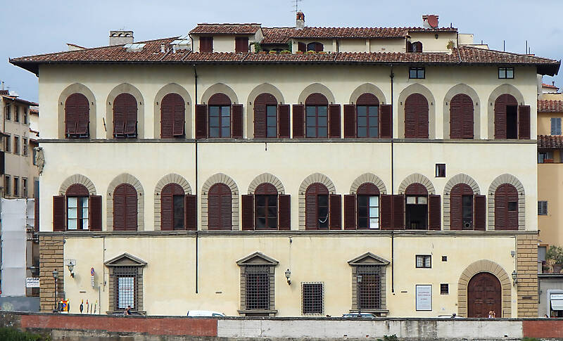 old florence building red windows 13