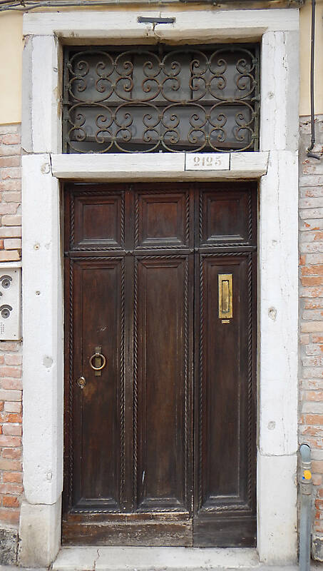 wooden door from venice 16