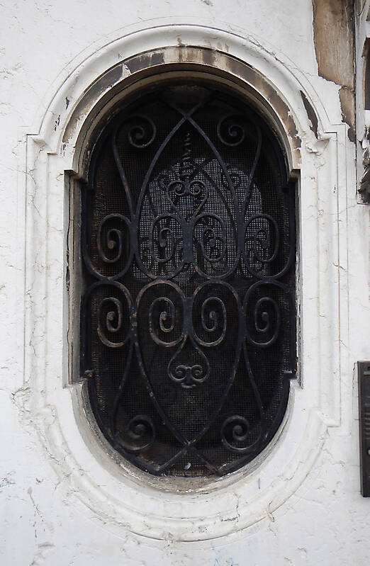 old window from venice 15