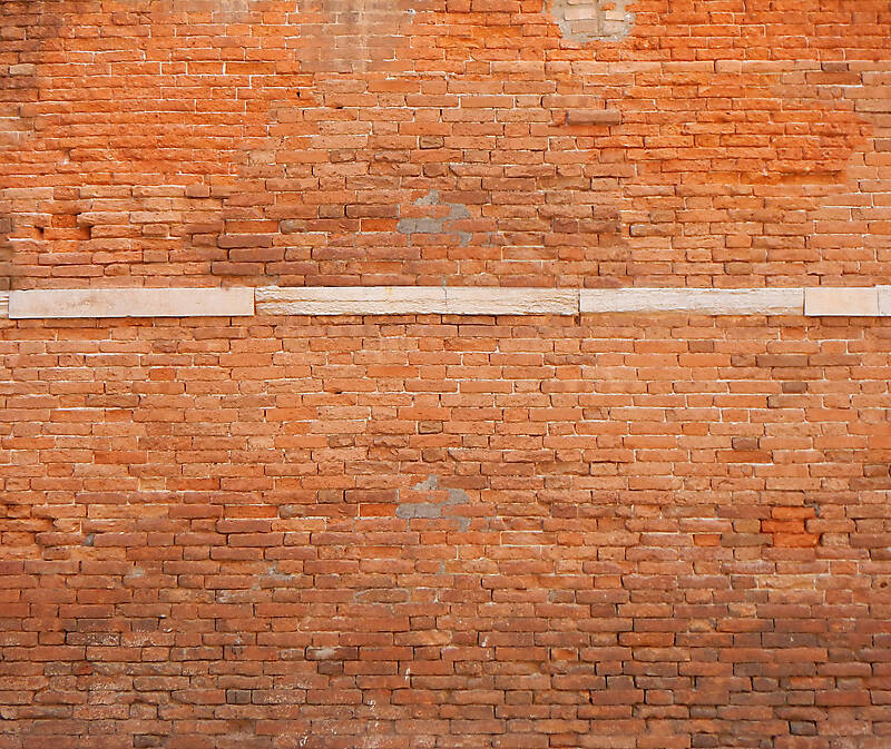moldy bricks wall venice 35