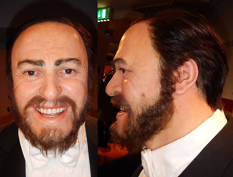 Luciano Pavarotti face texture