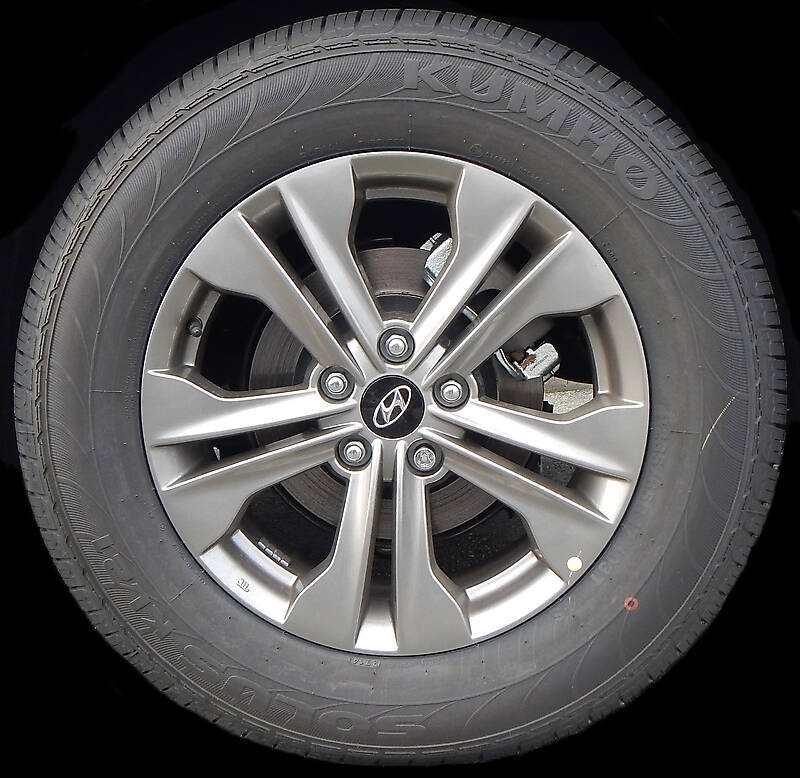 suv wheel and tyre