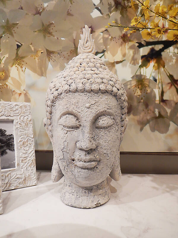 buddha face statue