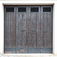 old_wood_garage_door_20130827_1423128119