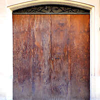 very_ruined_wood_door_3_20130927_1843233089