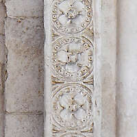 square pillar with ornaments 7