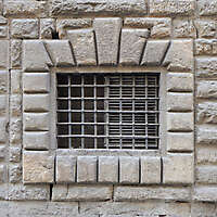 bossage_wall_medieval_window_20131002_1839534236