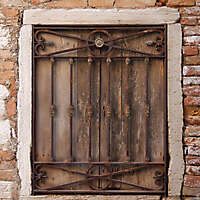 old window from venice 33