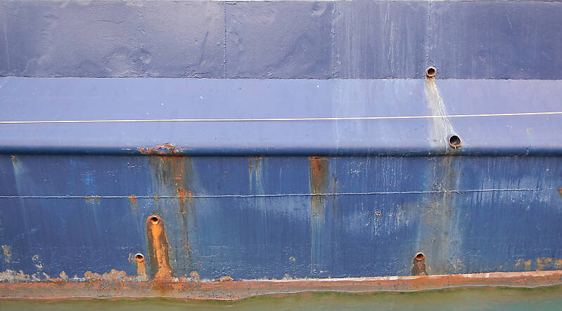 rusty paint ship hull 1