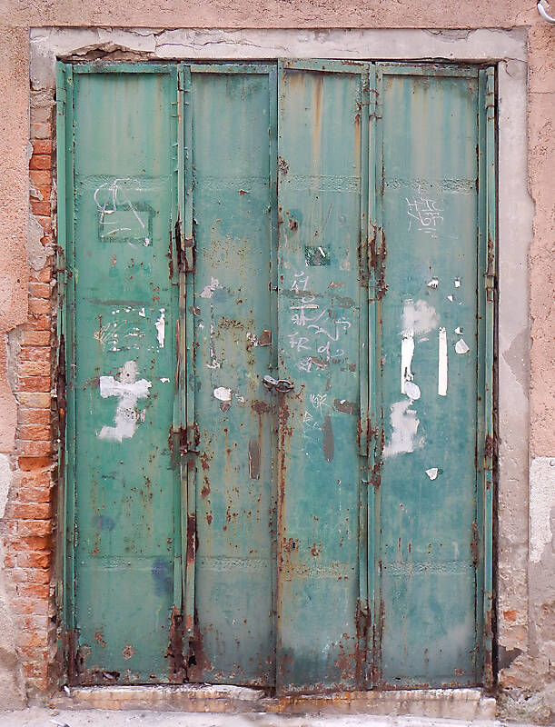 rusted metal door from venice 4