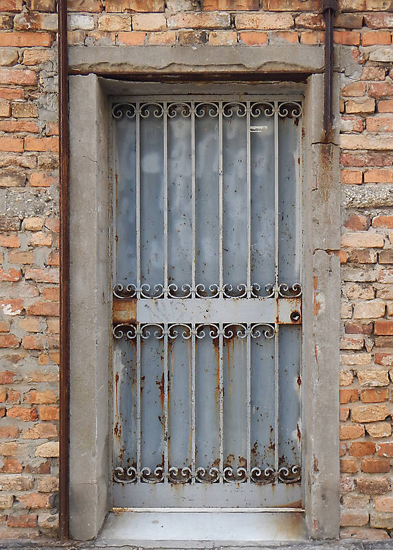 rusted metal door from venice 7