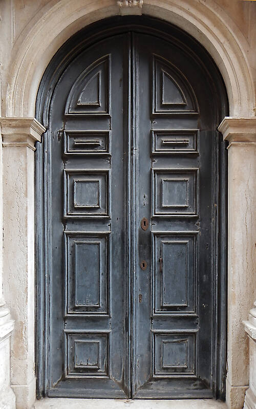 ornate wood door from venice 4
