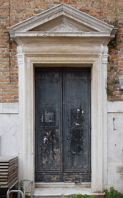 wooden door from venice 13