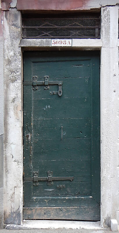 wooden door from venice 30