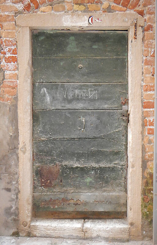 wooden door from venice 37