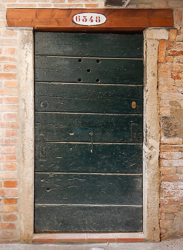 wooden door from venice 38