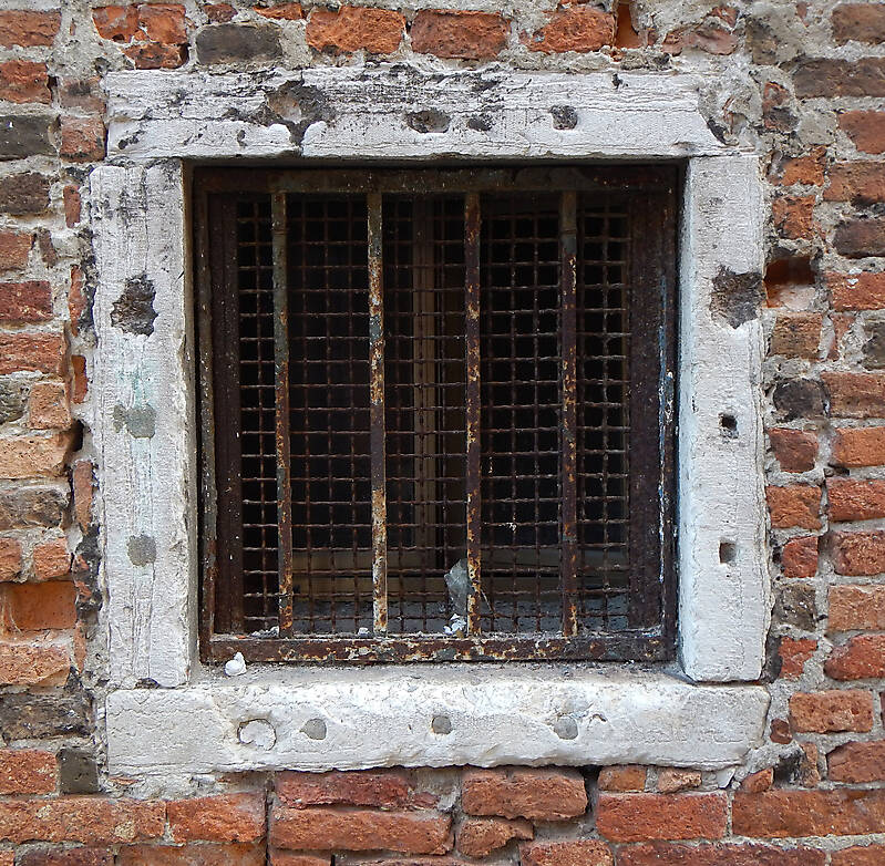 old window from venice 31