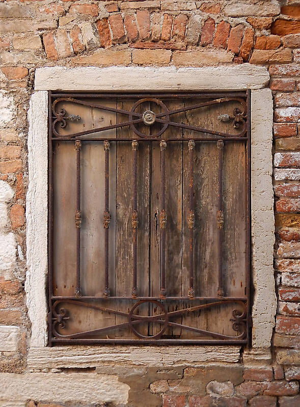 old window from venice 33