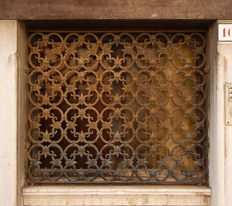 old window from venice 24