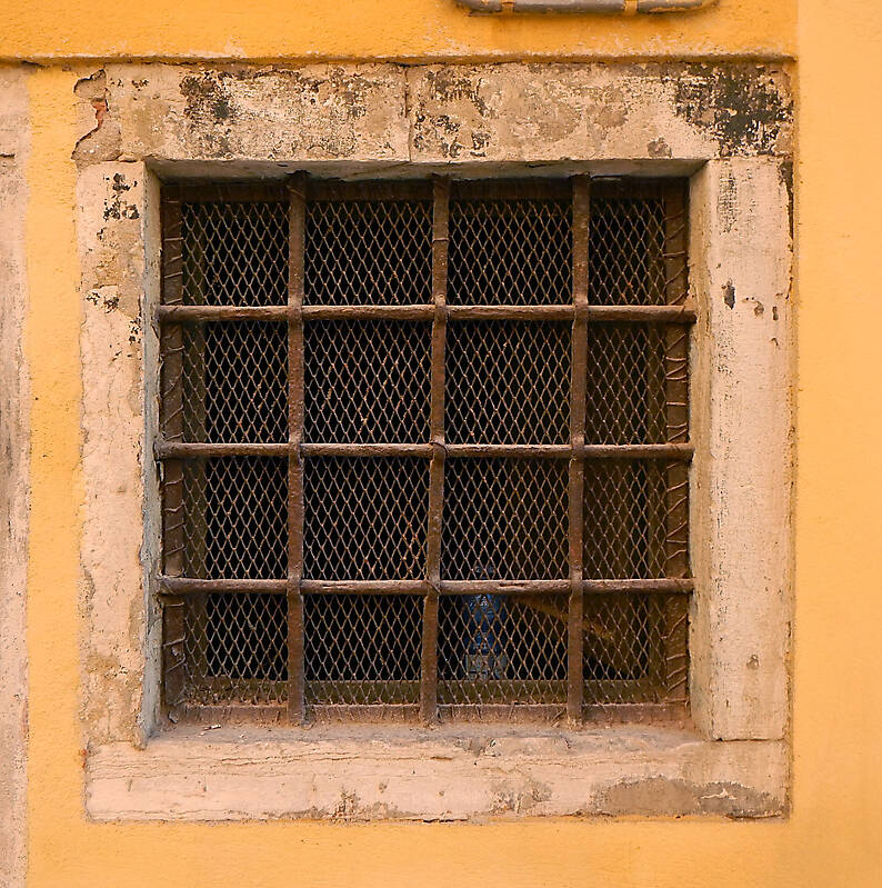old window from venice 25