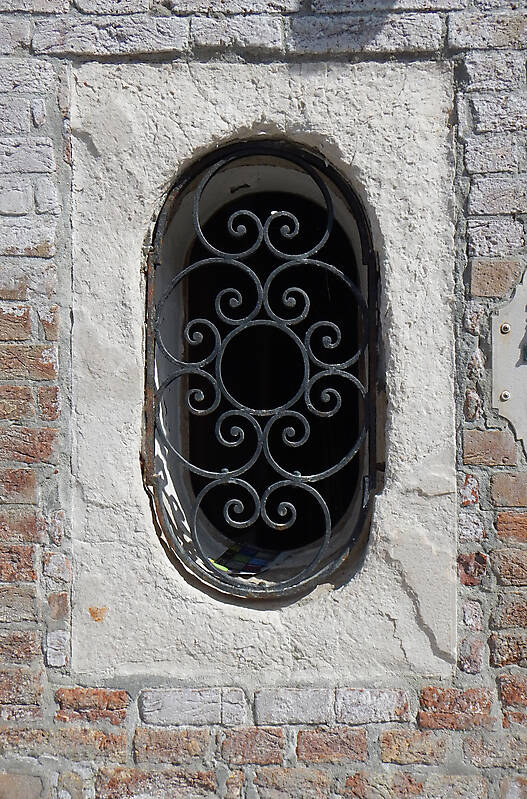 old window from venice 27