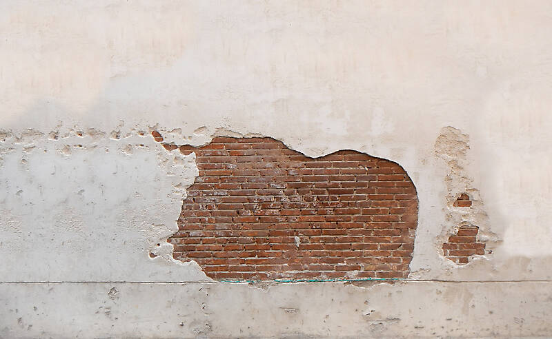 broken plaster with bricks 1