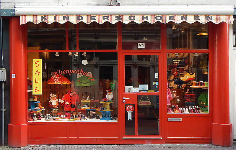 old style shop red europe 3