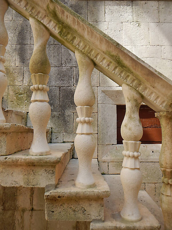 little stone pillars stairs 12