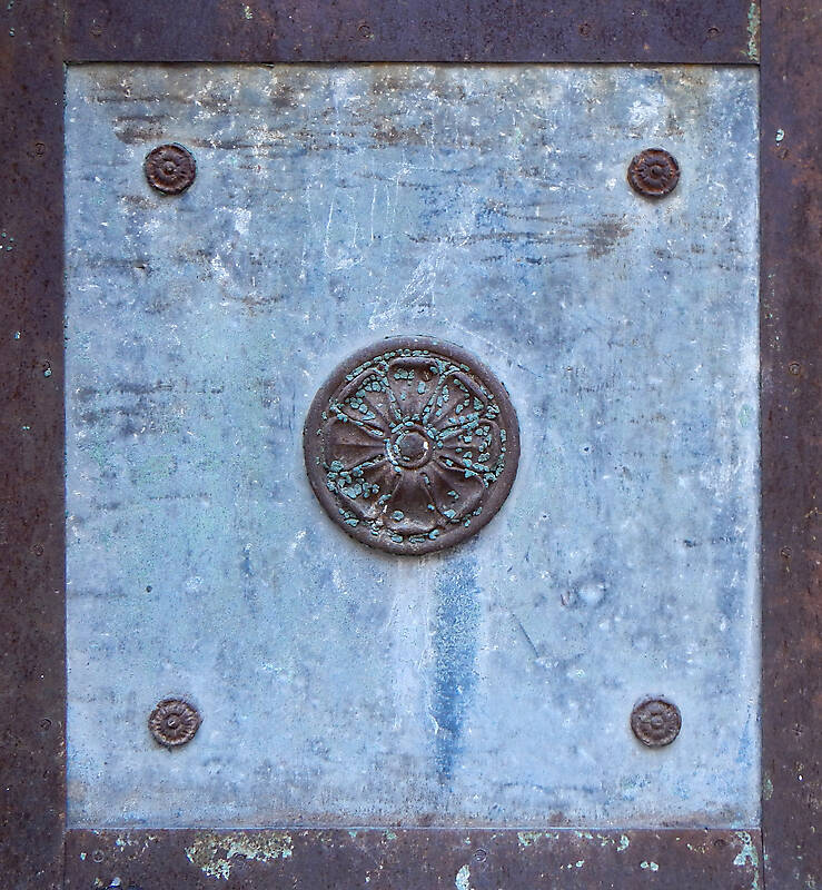 rusty emblem on zink panel 2