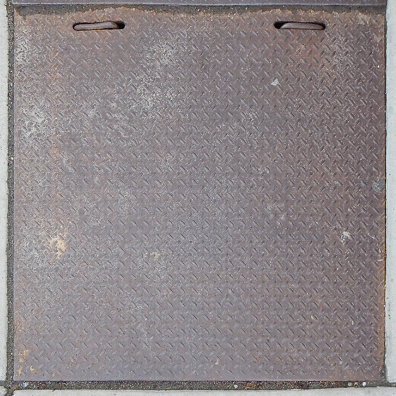 manhole rusty tread plate 1