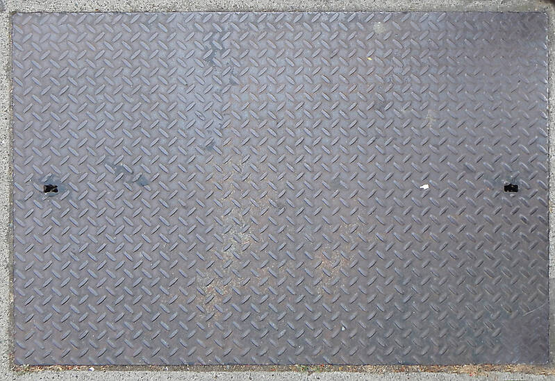 manhole rusty tread plate 2
