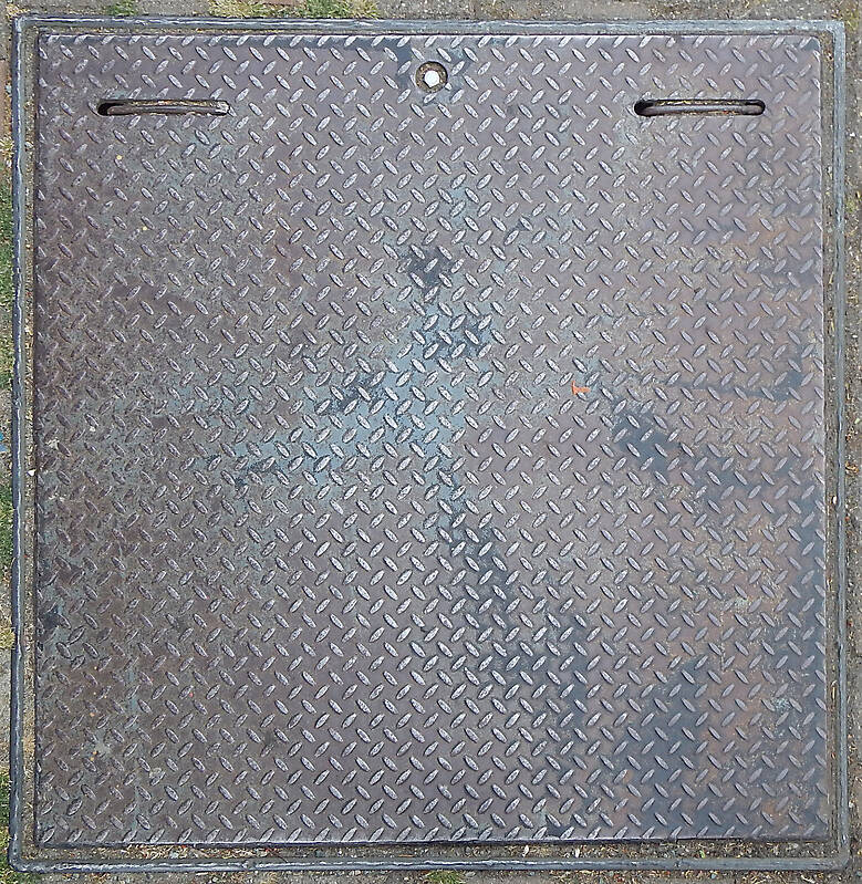 manhole rusty tread plate 3