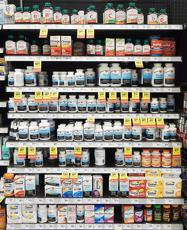 market shelves farmacy