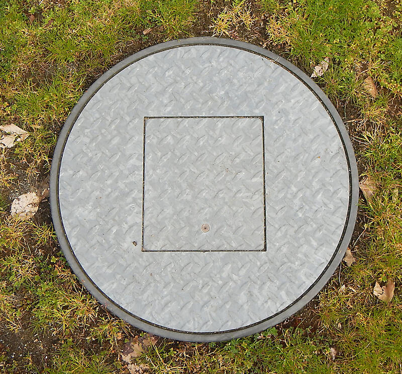 Galvanized round manhole 1