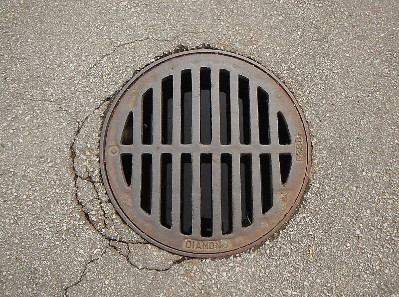 rusty round manhole big 6