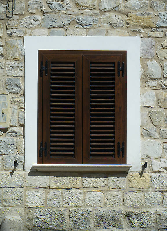 window with veneziane