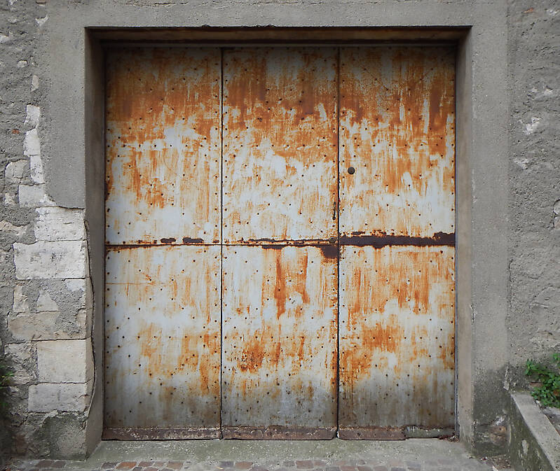 very rusty paint garage door